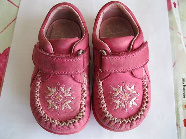 CLARKS чудесни обувки за малка дама IMG_0670.JPG Big