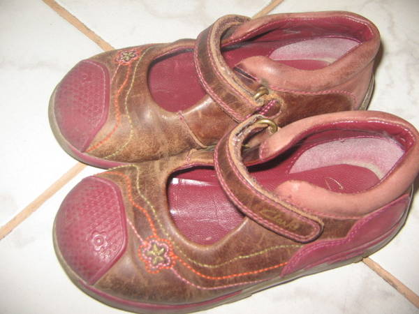 Обувки CLARKS със стелка 15,5см. и подарък пантофи ZETPOL за 20лв. mama_kati_bs_Picture_365.jpg Big