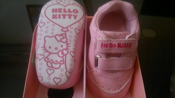 Сладки маратонки за малка дама Hello Kitty nanamafia_311020111359.jpg Big