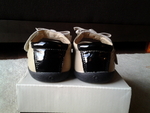нови, номер 24, естествена кожа отвън и отвътре, страхотни  обувки за момиче.. http://www.javari.co.uk/Childrens-Shoes/b/213378031/ref=topnav_sd_kd_gw?ie=UTF8&pf_rd_r=1Y598EVAPZ8R8T5WF54M& siyana_1361769893608.jpg