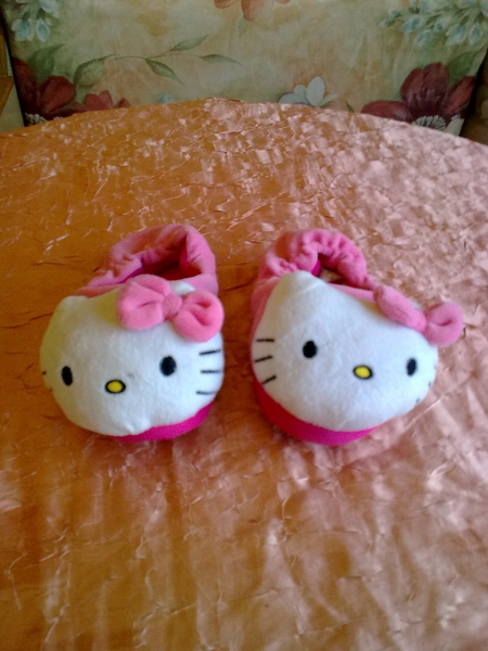 ПАНТОФИ  Hello Kitty "  H&M EUR 26/27 ,US 8.5-9.5 CA 8.5-9.5 ,CN 170(2)  17СМ.СТЕЛКА. valenta_21429.jpg Big