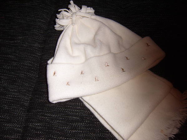 лот в бяло шал и шапка SUC56250.JPG Big
