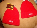 Две нови страхотни червени шапки на Kitti ! Отлични за близнаци ! DSC057371.JPG