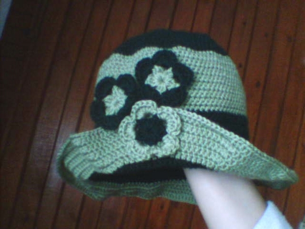Зелена шапка с цветя vesi85_3.jpg Big