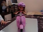 Кукла Братц със скутер и дистанционно DSC018761.JPG
