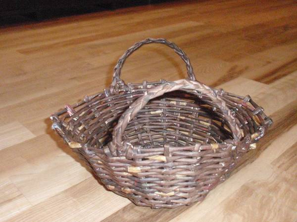 Декоративна кошница изработена от вестници (6) P3070019.JPG Big