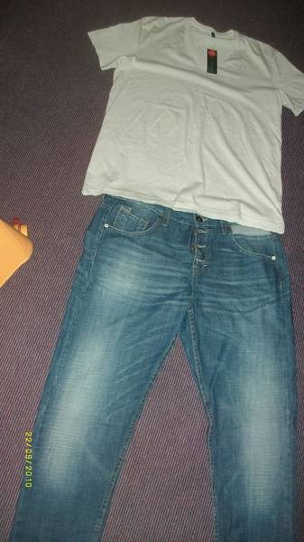 Нови дънки и тениска "Бенетон" останаха дънките IMG_39411.JPG Big