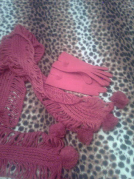 Страхотен червен шал и червени ръкавички  с пухче 003_4_.jpg Big