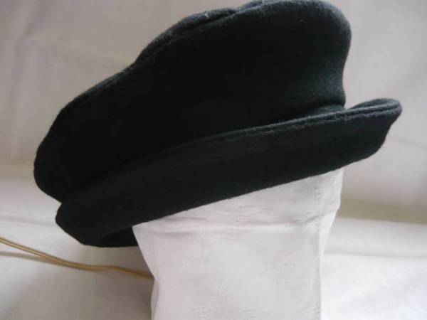 ПРОМОЦИЯ -10лв-Нови Спортно - елегантна шапка - тип Барета в черно, червено и светло зелено dioni_015622669.jpg Big