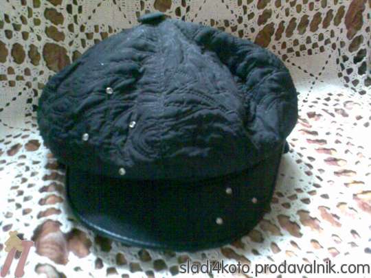 черна плътна шапка с малка козирка sladi4koto_img_1_large1.jpg Big