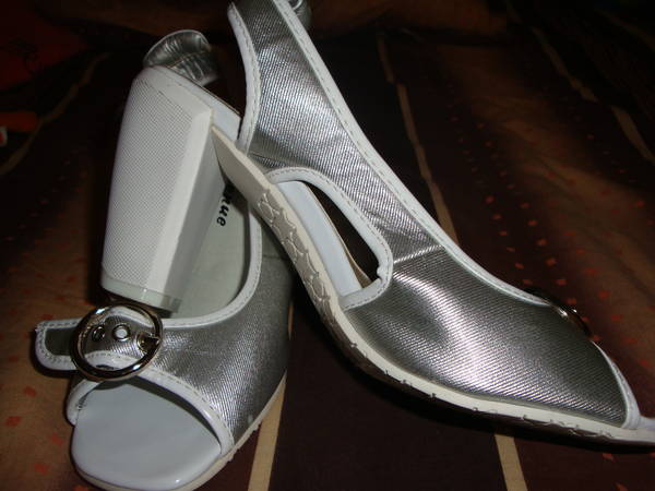 страхотни сребристи обувки- може и размяна за други обувки DSC05538.JPG Big