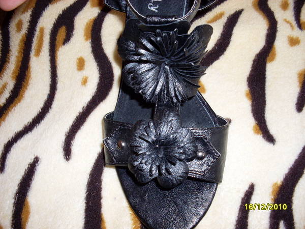 Елегантни черни сандали с цветя-39 номер SDC14850.JPG Big
