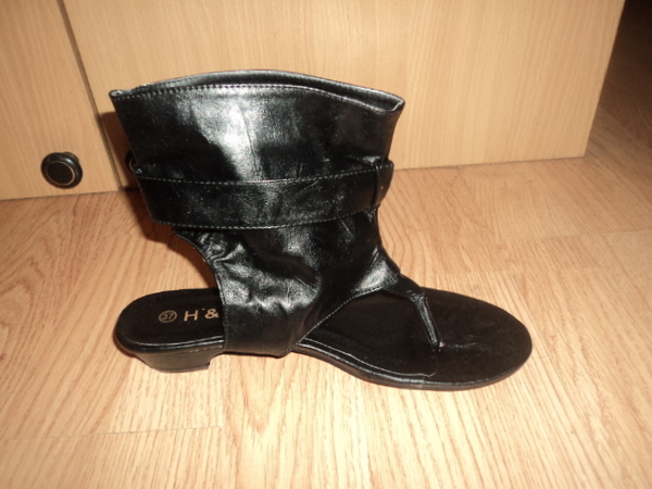 Нови сандали H&Y 10лв. в черно biskvitkata_88_DSC08538.JPG Big