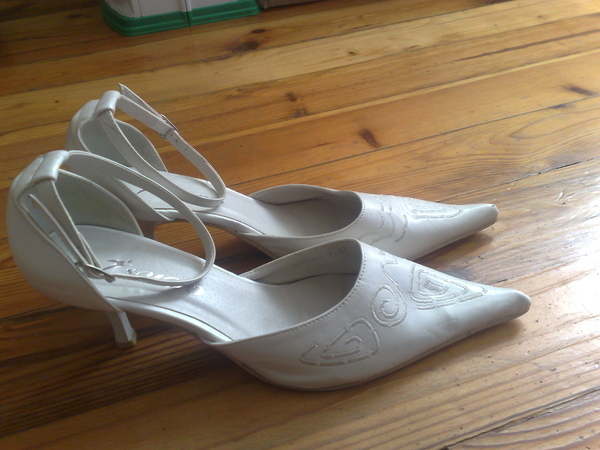 Бели обувки, почти нови с нисък ток stelyna_25.jpg Big