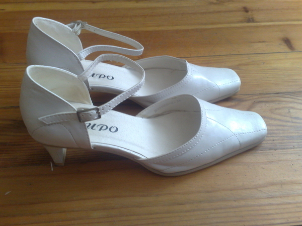 Бели обувки, почти нови с нисък ток stelyna_28.jpg Big