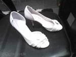 Бели обувки с ток cura12_15383097_1_585x461.jpg
