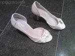 Бели обувки с ток cura12_15383097_2_585x461.jpg