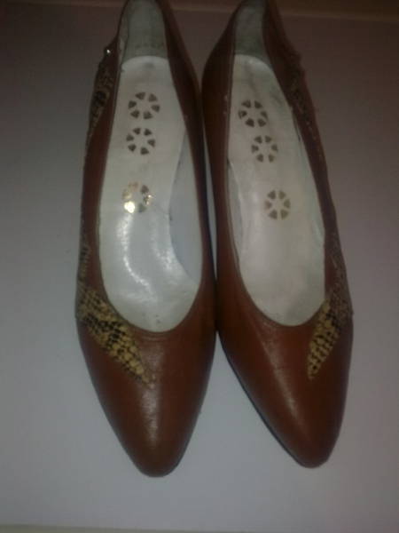 Кафяви обувки от естествена кожа 1953.jpg Big