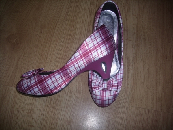 страхотни обувки denica_ah_03_2011_001.jpg Big