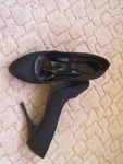 Черни сатенени обувки на ток emilly88_01102011190.jpg