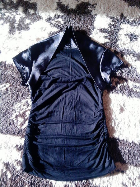 Черна блузка с къс ръкав сатен P291110_13_03.jpg Big