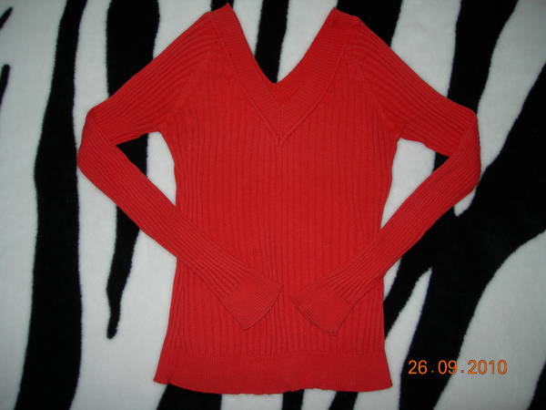Червено пуловерче 6лв. DSCN4111.JPG Big