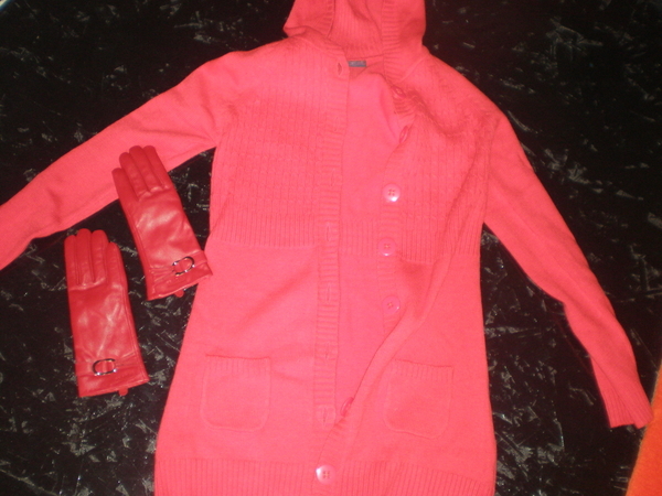 червена жилетка с подарък ръкавици goliama_PA280148.JPG Big