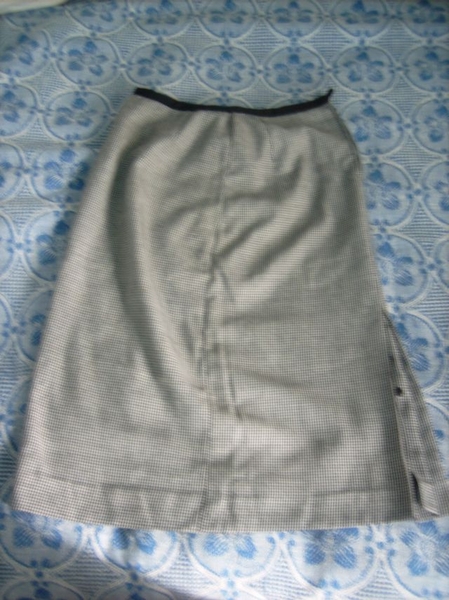 Чудесна сива пола и избор едно от двете - пуловер или тениска подарък! toni_81_DSCI0862.JPG Big