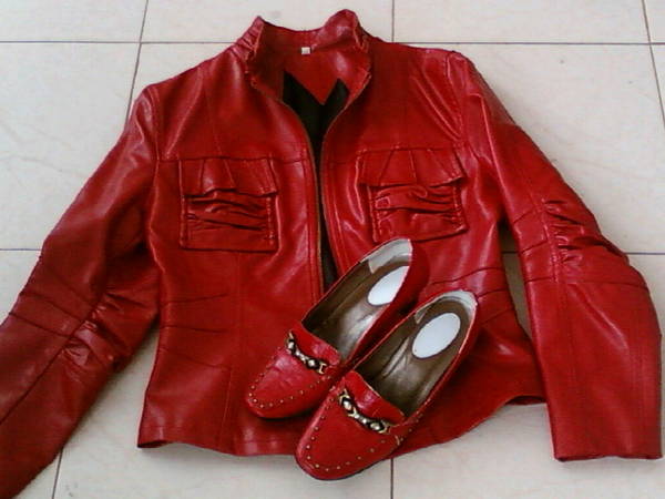 Яке и обувки в актуално червено Photo-021411.jpg Big