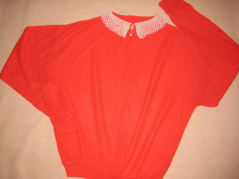 червен лек пуловер с яка от дантела 1127_09_11_10_9_47_34_resize.jpg Big