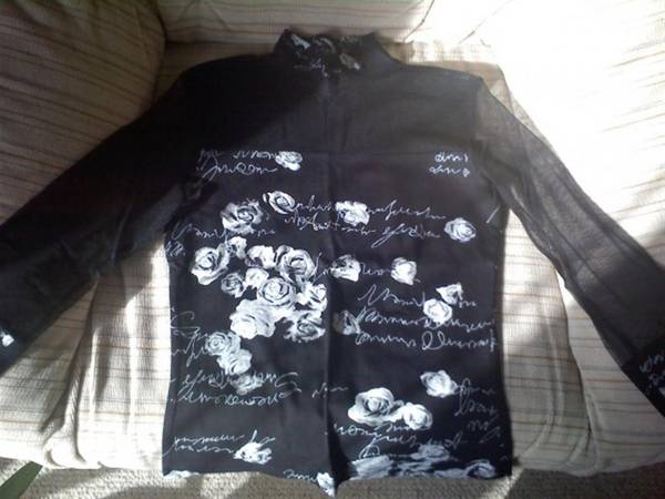Стилна нова блузка на цветя! Bluzka_Large_.jpg Big