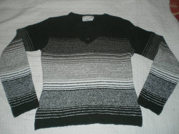Хубаво пуловерче P2152089.JPG Big
