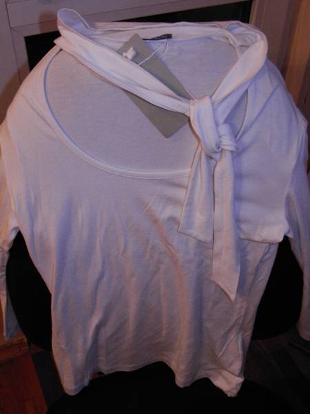Бяла блуза с панделка на врата MOTIVI PIC05516.JPG Big