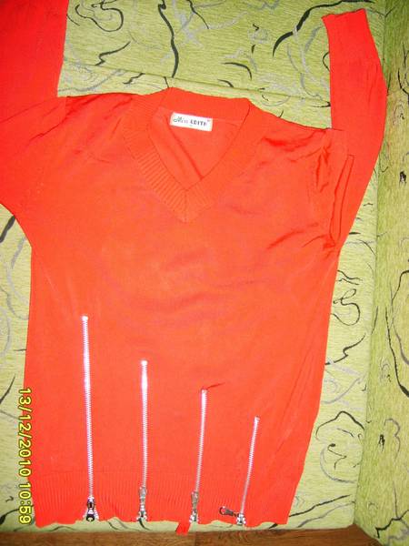 червена блузка с ципчета само за 2лв S5005090.JPG Big