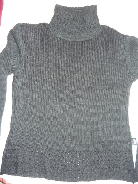 Топъл черен пуловер с кокетни ръкави dioni_025491871.jpg Big