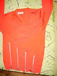 червена блузка с ципчета само за 2лв S5005091.JPG