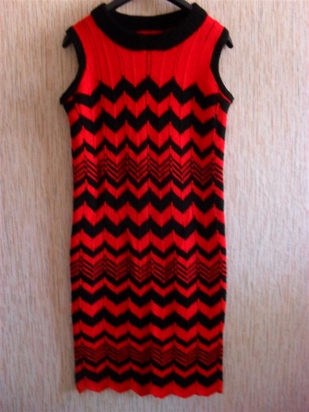 червено-черна ръчно плетена рокля Dulce_Carmen_SDC15779_Large_.JPG Big