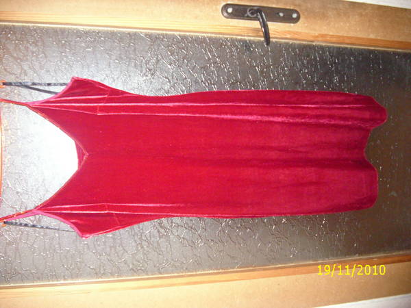 Кадифена червена рокля IMG_02321.JPG Big